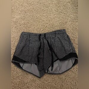 lululemon shorts! size 6 tall, black and white